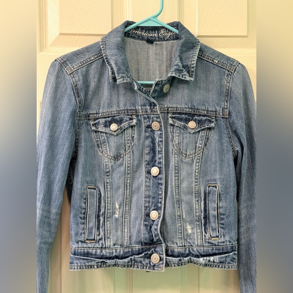 American Eagle Distressed Cropped Denim Jean Jacket M